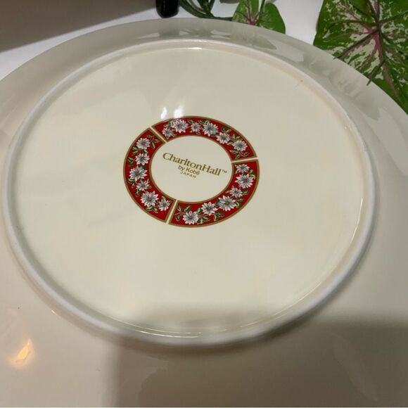 Charlton Hall Kobe Classic Traditions Christmas 2 SET Dinner Plates 10 1/4” B7 - Picture 4 of 5